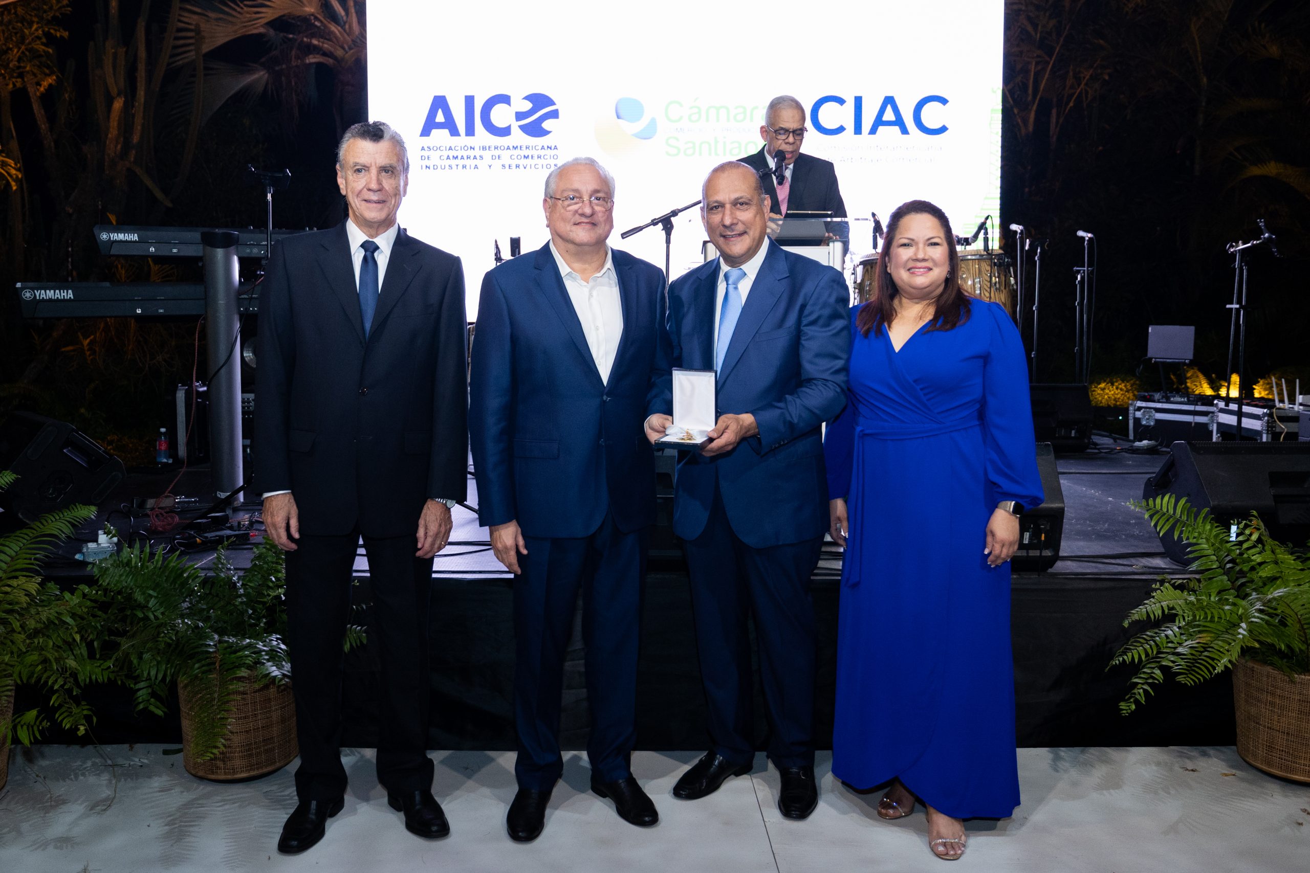 La CZFS recibe la Medalla de Honor al Mérito Empresarial otorgada por la Cámara de Comercio y Producción de Santiago